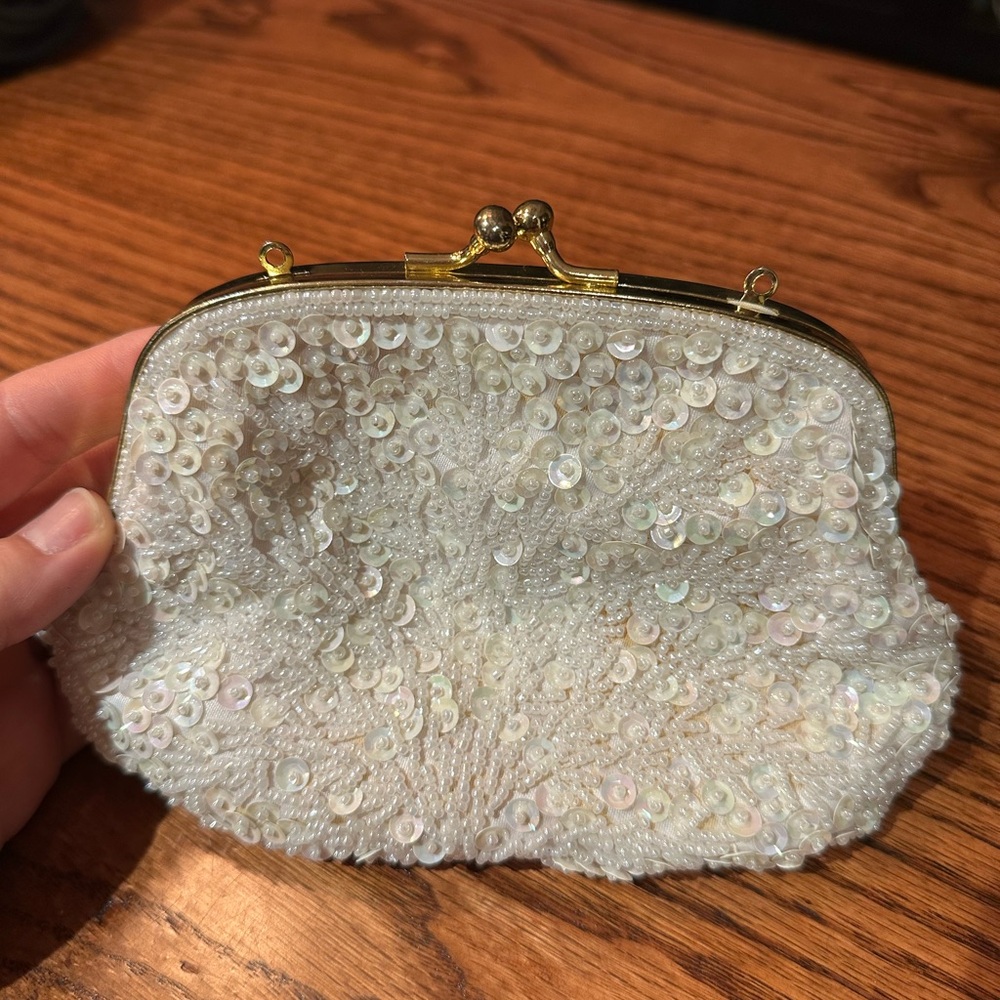 La Regale Vintage 60s white sequin clutch